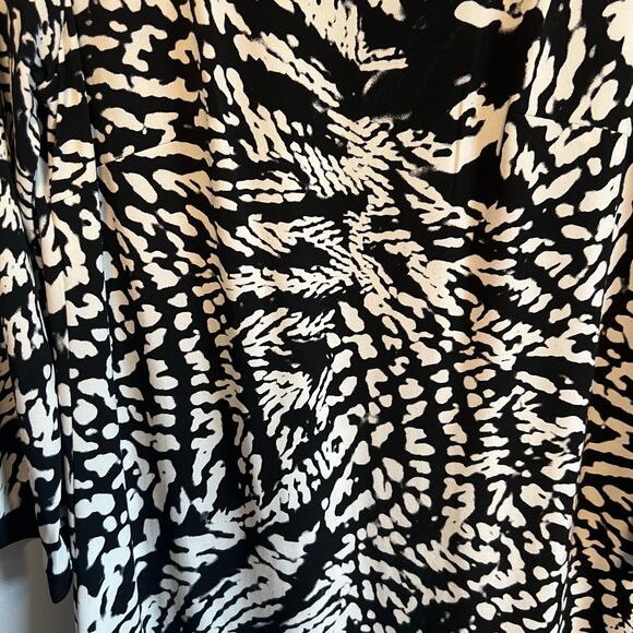 Calvin Klein Abstract Black and White Pattern Shift Dress Size 4 - Picture 8 of 8